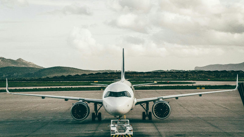 飛行機で耳が痛くなる原因